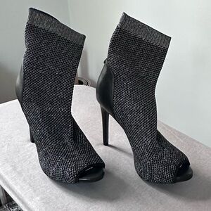 Guess Black Stiletto Heels Sleek Design 6.5